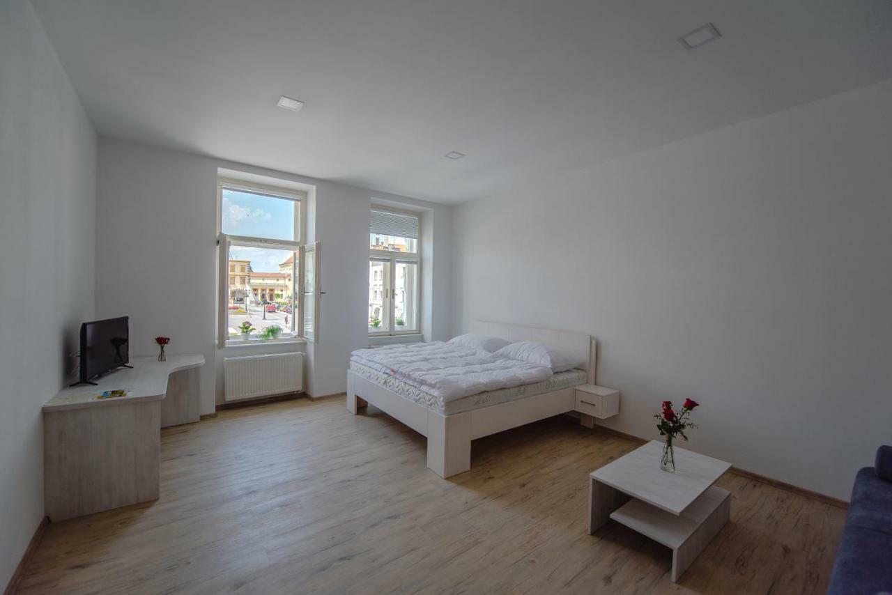 Apartmany Velke Namesti Kroměříž Exteriör bild